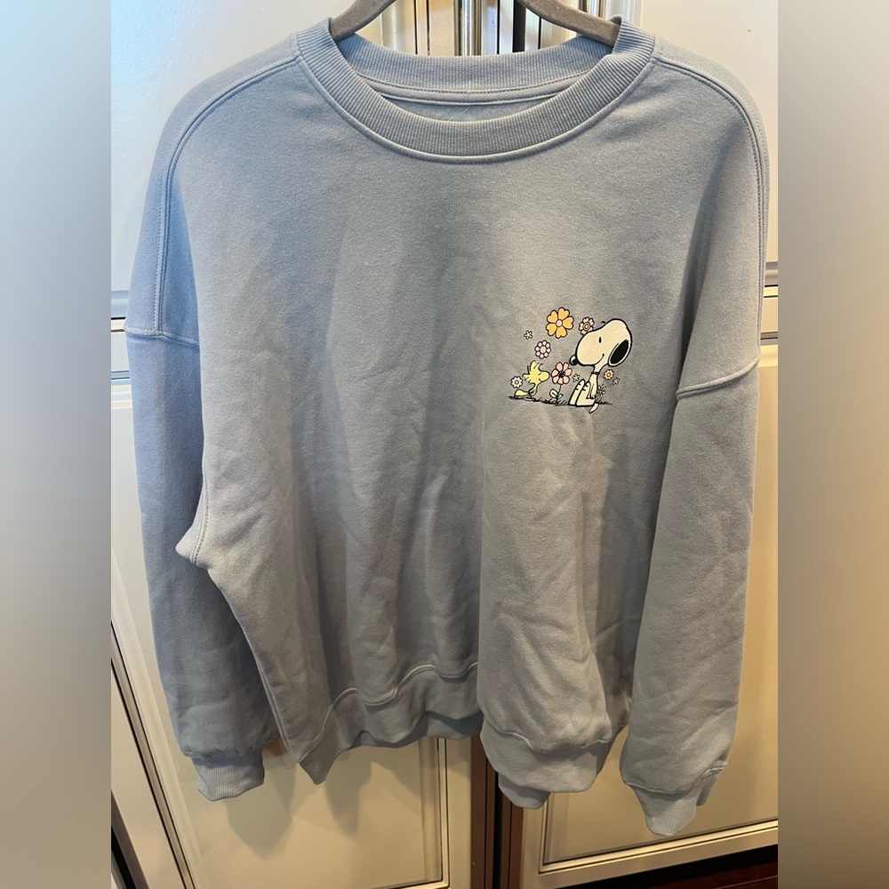 Blue Sweatshirt with Peanuts Snoopy Floral Design